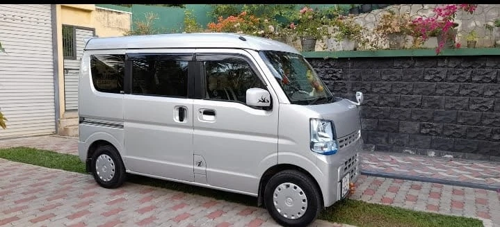 Nissan Clipper Mini Van
